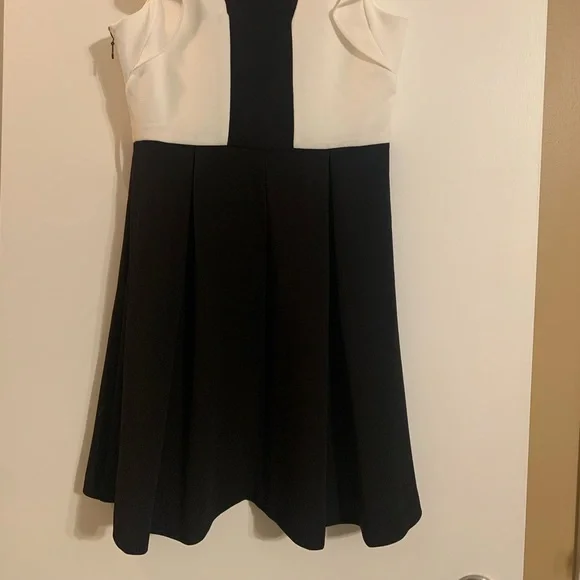 BCBGENERATION Black and White Dress size 8